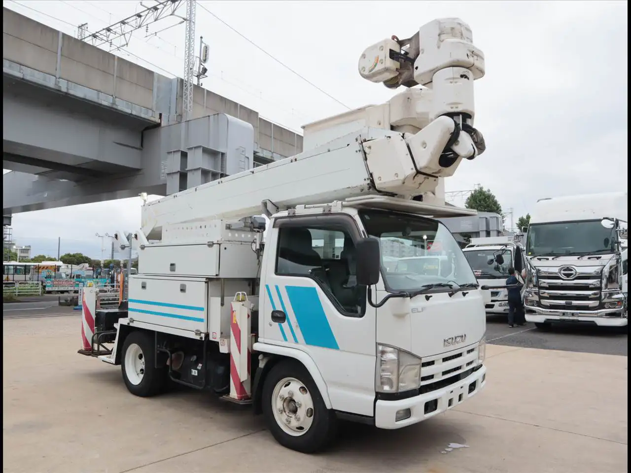 いすゞ エルフ 高所・建柱車 PDG-NKR85YN H20|画像2