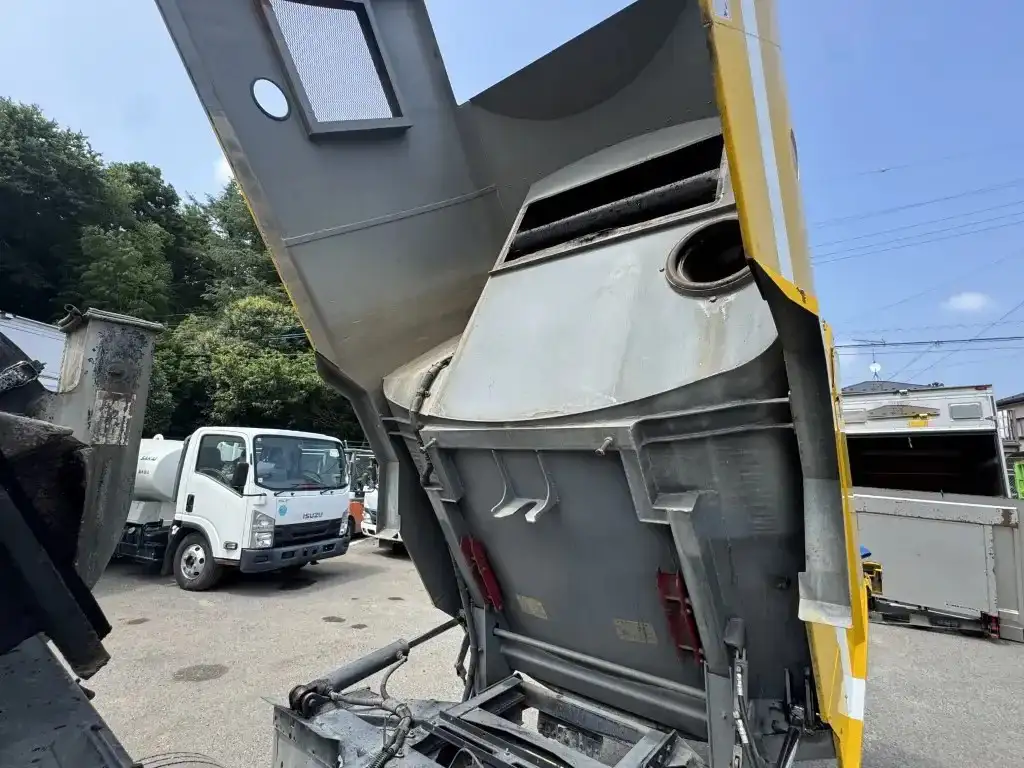 いすゞ エルフ  タンク車 PB-NKR81N H17｜画像15