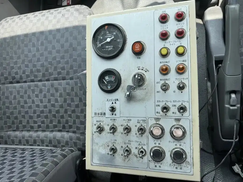 いすゞ エルフ  タンク車 PB-NKR81N H17｜画像14